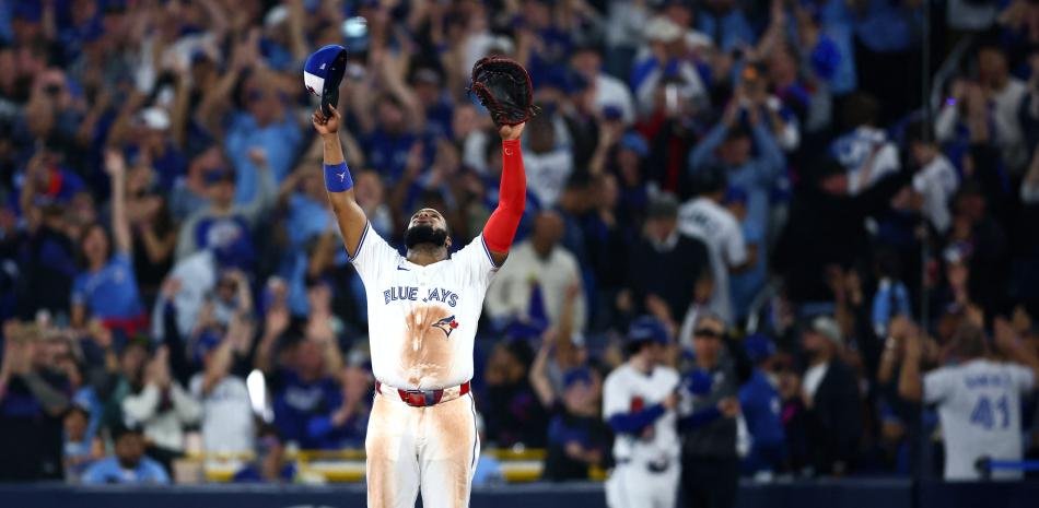 AZULEJOS FORZAN JUEGO DECISIVO A LA SERIE MUNDIAL