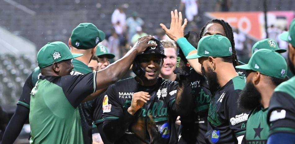 ESTRELLAS VENCEN A LEONES POR WILD PITCH