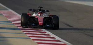 Charles-Leclerc-lidera-en-velocidad-durante-las-pruebas-de-F1-en-Bahrein_.webp