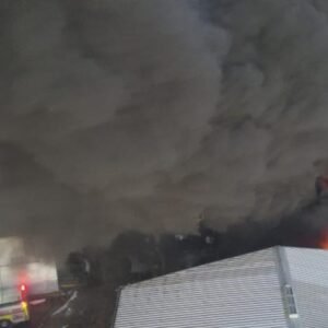 INCENDIO-DEVASTA-FABRICA-EN-HAINA_.jpg
