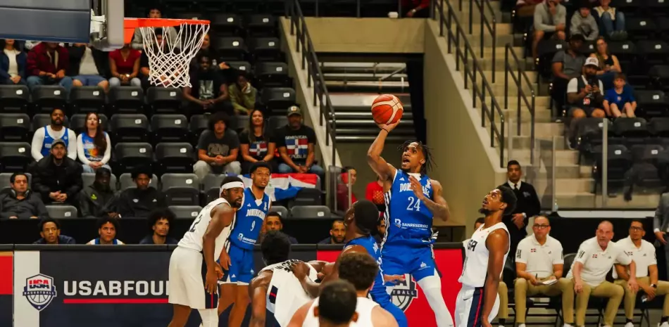 Jassel-Perez-encabeza-victoria-dominicana-sobre-Estados-Unidos-en-ventana-FIBA_.webp