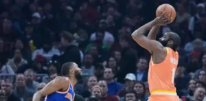 Los-Cavs-de-Harden-se-imponen-sobre-los-Knicks-mientras-Kuminga-y-Murray-hacen-su-debut_.webp