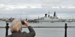 Un primer petrolero cruza el estrecho de Ormuz escoltado por la Marina de Estados Unidos