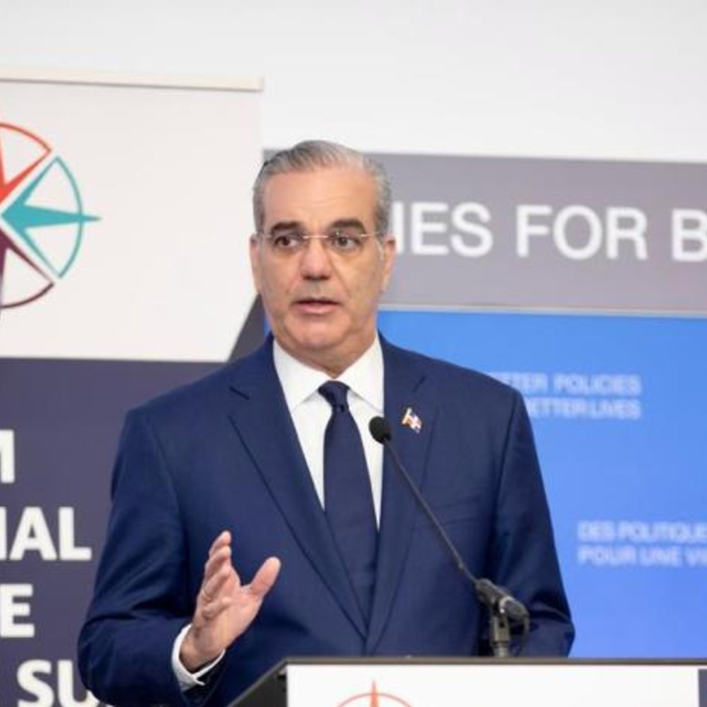 ABINADER-RENUEVA-COMPROMISO-CONTRA-LA-CORRUPCION-EN-LA-OCDE_.jpg