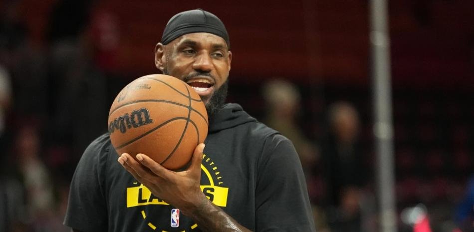 LeBron-alcanza-a-Parish-en-partidos-jugados-en-la-NBA_.jpg