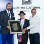 Giovanny Cruz distinguido por Banreservas