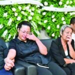 Honras a Carlos Batista Matos en Funeraria Blandino entre lágrimas y flores blancas