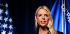 TRUMP-DESTITUYE-A-FISCAL-GENERAL-BONDI_.jpg