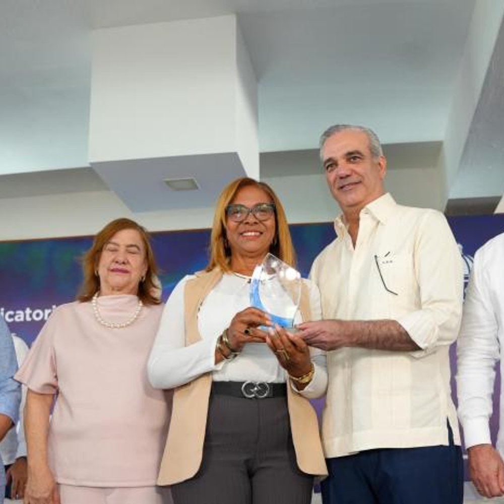 ABINADER-CONTINUARA-APOYANDO-EL-SUBSIDIO-A-LOS-FERTILIZANTES_.jpg