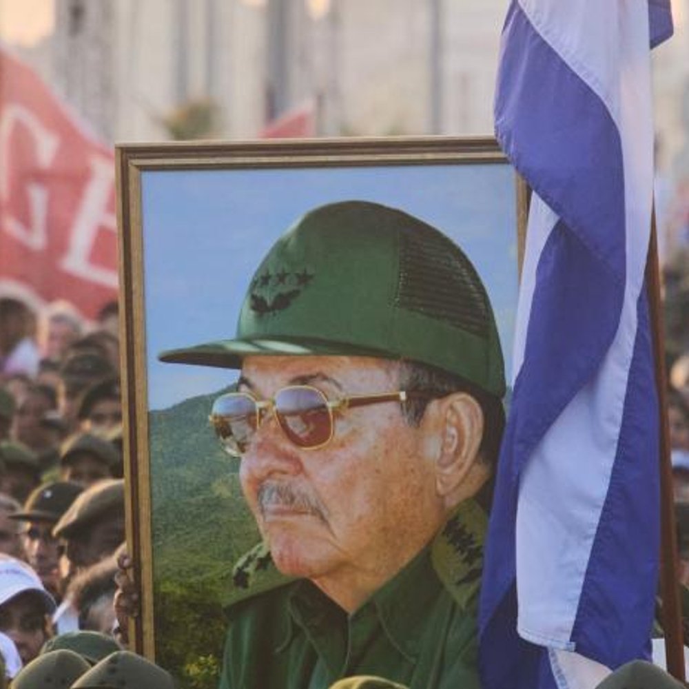 APOYO-MASIVO-EN-CUBA-HACIA-RAUL-CASTRO_.jpg