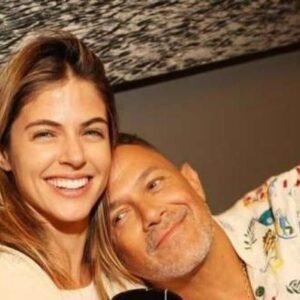 Alejandro-Sanz-y-Stephanie-Cayo-comparten-escenario-en-una-emotiva-interpretacion-de-Corazon-Partio_.jpg