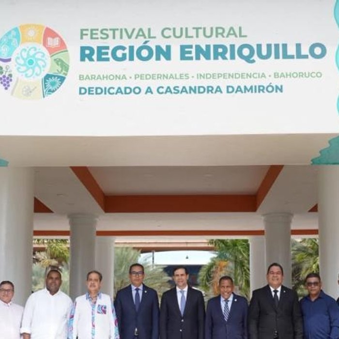 Clausura-del-Festival-Cultural-de-la-Region-Enriquillo-con-reconocimientos-senatoriales-y-concierto-musical_.jpg