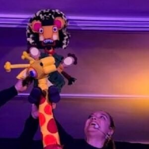 Explorando-el-espacio-a-traves-del-teatro-educativo-Todos-podemos-probar-un-pedacito-de-luna_.jpg