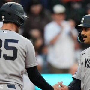 GRISHAM-Y-GOLDSMITH-CONQUISTAN-VICTORIA-PARA-LOS-YANKEES_.jpg