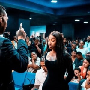 INFLUENCERS-Y-CANTANTES-DOMINICANAS-SE-CONVIERTEN-AL-CRISTIANISMO_.jpg