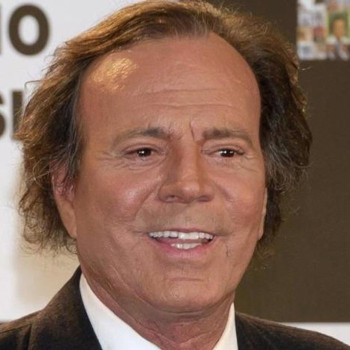 Julio-Iglesias-iniciara-acciones-legales-contra-la-vicepresidenta-Yolanda-Diaz-por-acusaciones-de-injurias-y-calumnias_.jpg