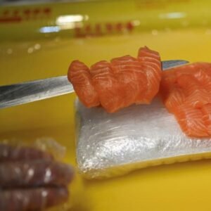 LA-PROSPERIDAD-DEL-SALMON-CHILENO-CRITICAS-ECOLOGICAS-Y-PELIGROS-LABORALES_.jpg