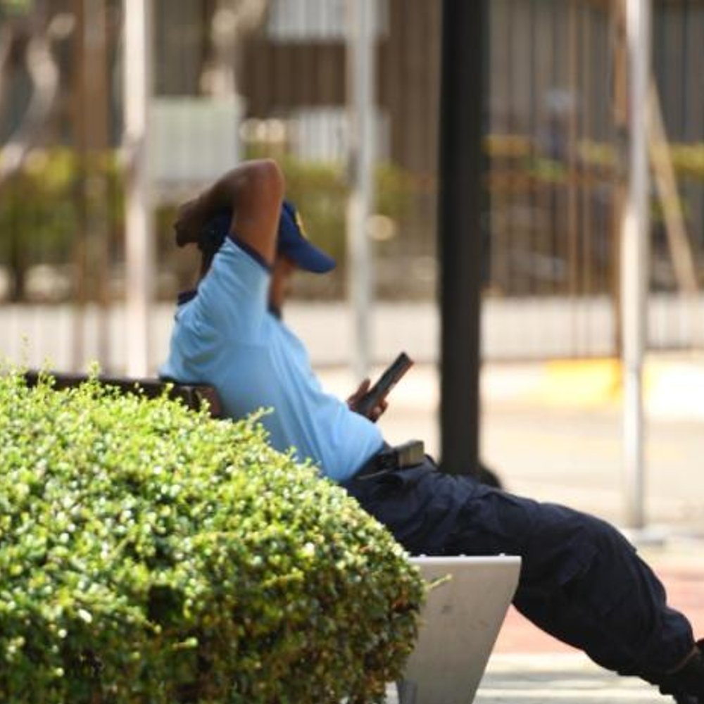 LA-VIDA-DIARIA-DE-UN-AGENTE-MUNICIPAL-EN-SANTO-DOMINGO-RESPIRANDO-HONDO_.jpg