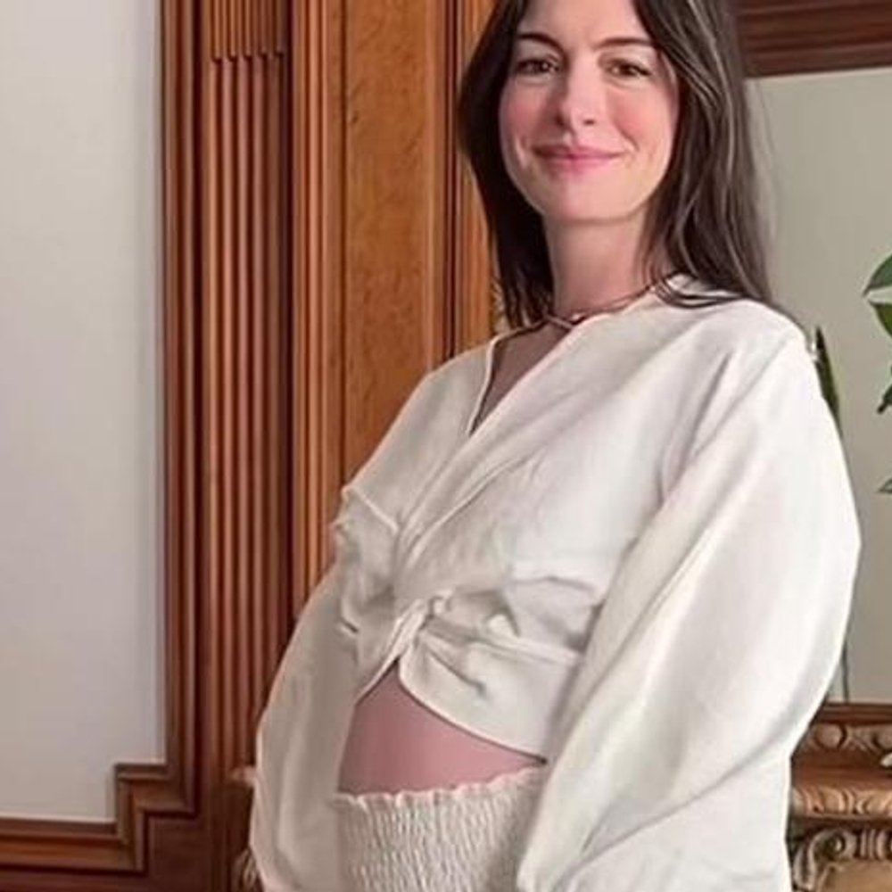 ANNE-HATHAWAY-ESPERA-OTRO-HIJO_.jpg