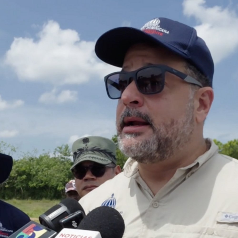 HAITIANOS-ESCALAN-LA-EXTRACCION-DE-ARENA-AL-LADO-DEL-MASACRE_.jpg
