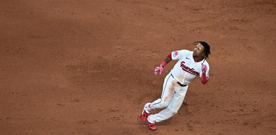 Jose-Ramirez-sufre-fractura-en-la-mano-y-queda-fuera-de-juego-por-tiempo-indefinido_.jpg