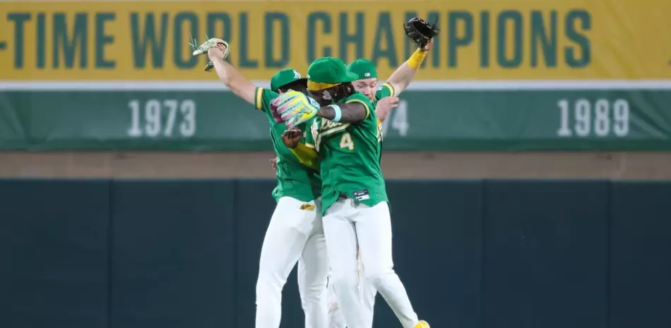 Kurtz-y-McNeil-lideran-la-aplastante-victoria-de-los-Atleticos-sobre-los-Piratas-con-un-11-2_.webp