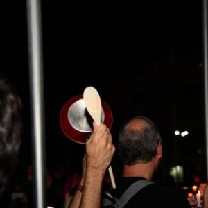 CACEROLAS-RETUMBAN-CONTRA-CRISIS-ECONOMICA-Y-SOCIAL_.jpg