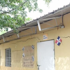 DETERIORO-SEVERO-EN-ESCUELA-GREGORIO-LUPERON-DE-SAN-LUIS_.jpg