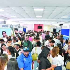JOVENES-RECLAMAN-ESCASEZ-DE-PUESTOS-LABORALES-EN-EVENTO_.jpg