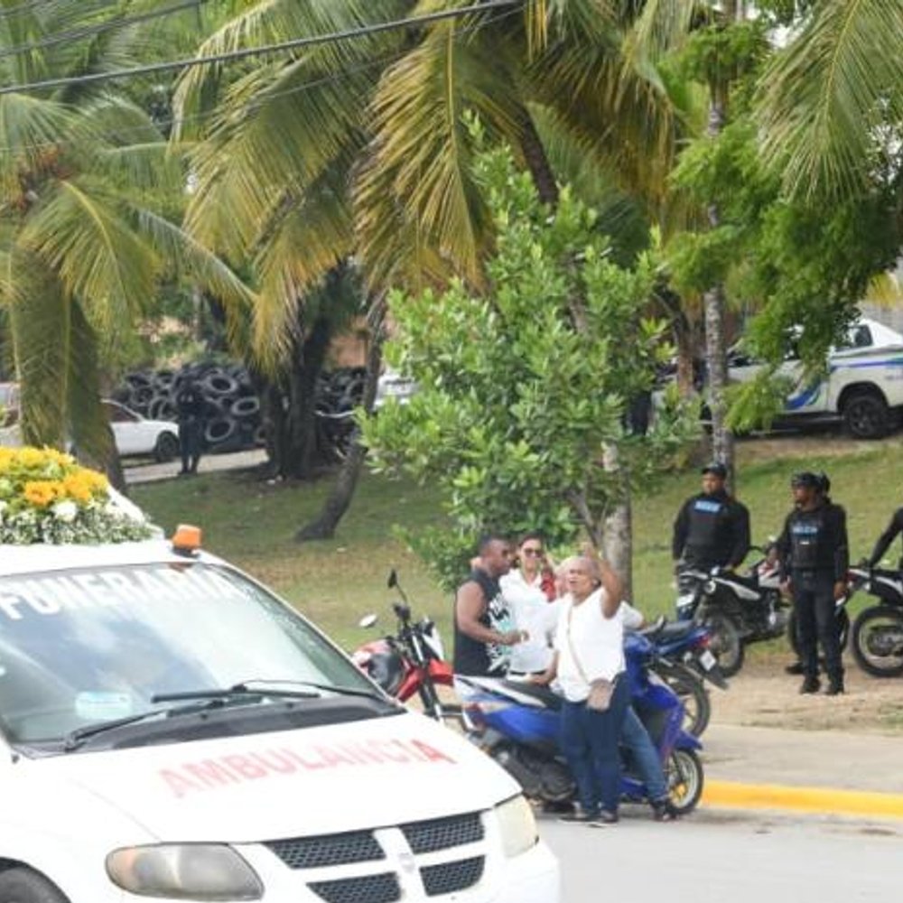 LAGRIMAS-Y-EXIGENCIAS-DE-JUSTICIA-EN-FUNERAL-DE-DARLING-MERCADO_.jpg