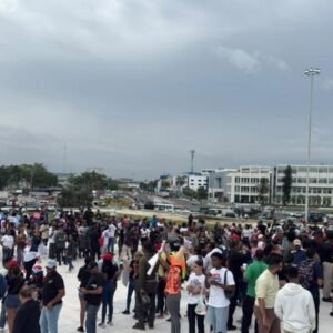 MANIFESTACION-CONTRA-ABUSOS-Y-ALZA-EN-TARIFAS-PLAZA-BANDERA_.jpg