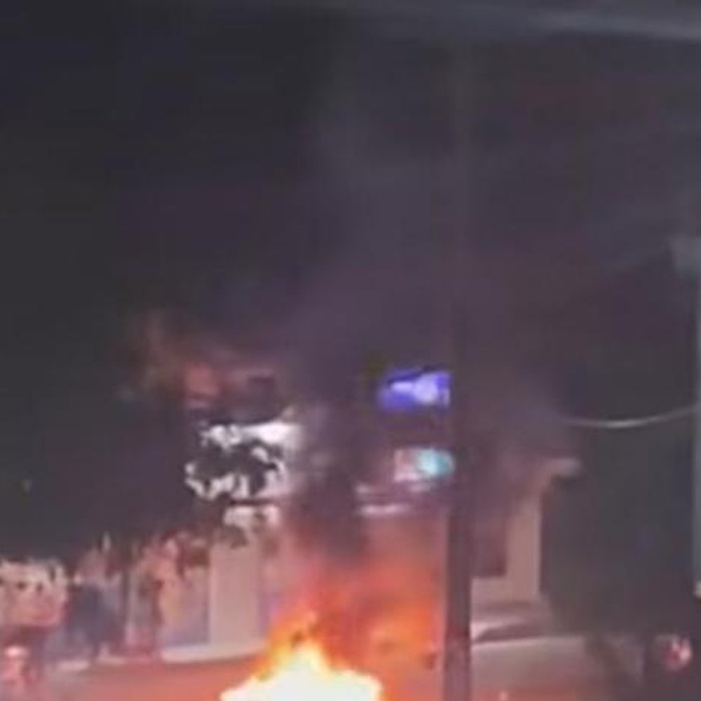 MANIFESTACIONES-Y-DESPERDICIOS-EN-EL-SEIBO-POR-FALLECIMIENTO-ACUSAN-POLICIA_.jpg