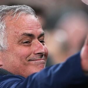 MOURINHO-PROMETE-APOYO-EN-SU-REGRESO-PARA-MEJORAR-EQUIPO_.jpg