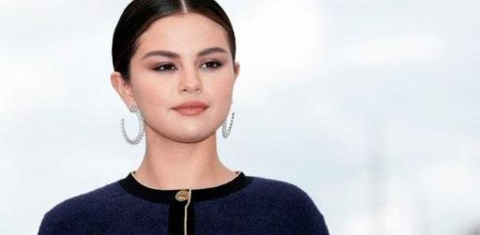 Selena-Gomez-enfrenta-demanda-de-inversores-de-su-plataforma-de-salud-mental_.jpg
