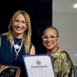 Wendy Queliz honrada por su trayectoria en el teatro de Massachusetts