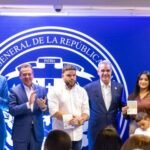ABINADER ENTREGA PASAPORTE ELECTRÓNICO EN NUEVA YORK, NUEVA JERSEY Y BOSTON