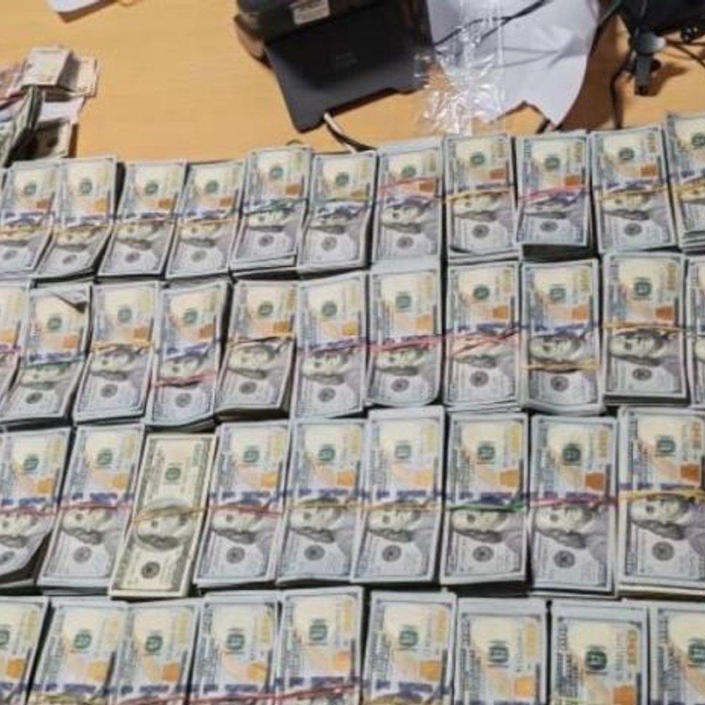CONFISCAN-SEISCIENTOS-MIL-DOLARES-A-CIUDADANO-COLOMBIANO-EN-TERMINAL-AEREA_.jpg