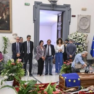 FUNERAL-DE-ESTADO-PARA-EMMA-BONINO_.jpg