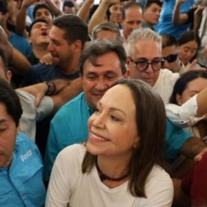 María Corina Machado, rostro de la oposición, regresa a Venezuela después de casi un año exiliada