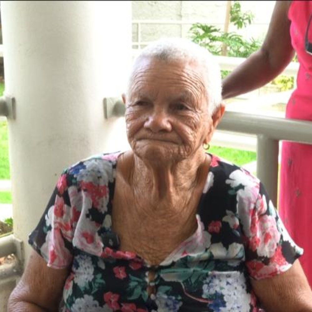 DONA-ANA-QUIERE-CONOCER-EL-SALON-VERDE_.jpg