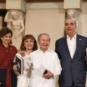 ELLIS-PEREZ-RECIBE-EL-PREMIO-ADULTO-MAYOR_.jpg