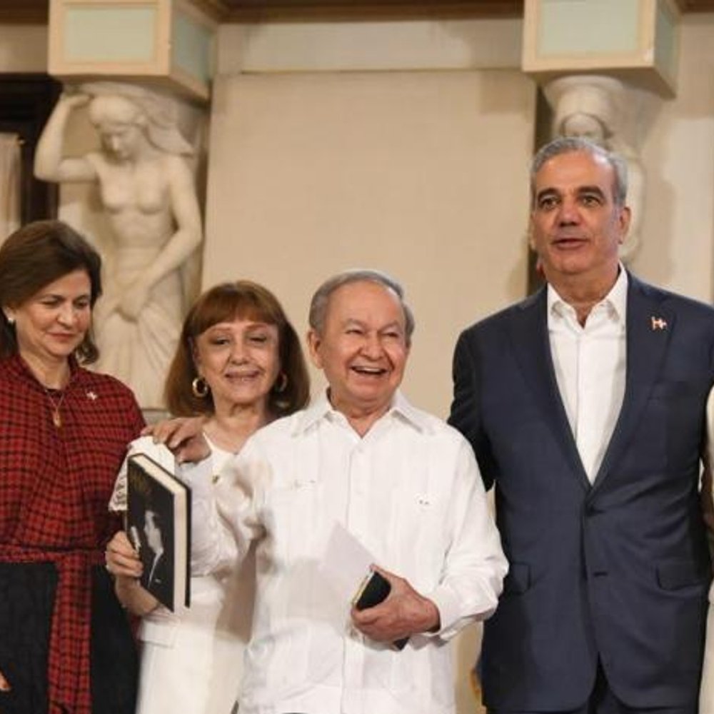 ELLIS-PEREZ-RECIBE-EL-PREMIO-ADULTO-MAYOR_.jpg
